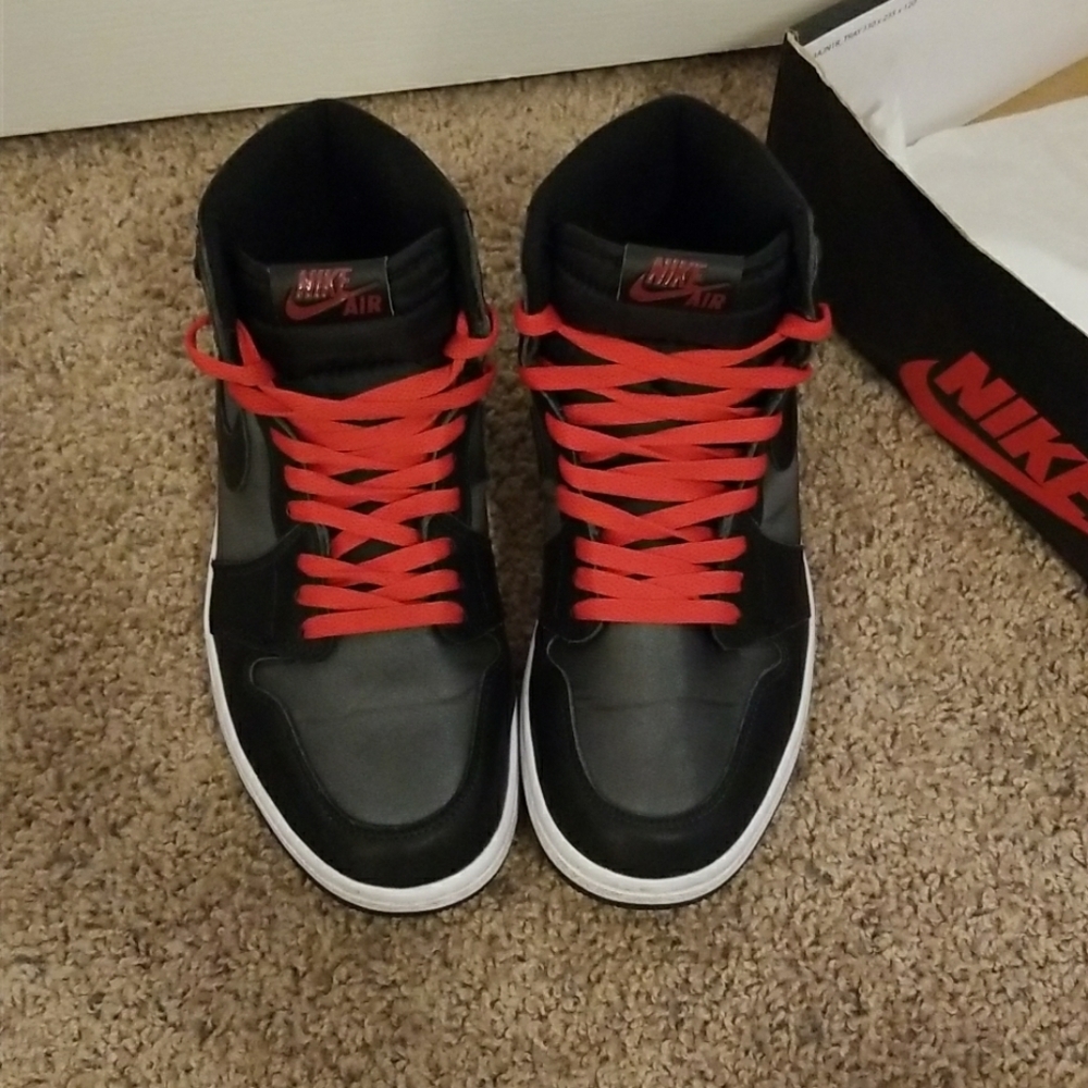 Jordan 1's Retro OG Black Satin, Size 8